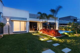 The Garden Stay by StayJadePrivate PoolHuge Lawn - 2