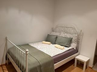 U6 Jägerstraße City Retreat for 2 - 6