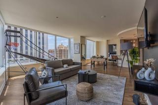 High-Rise Haven in the City Pool & Gym Included - 9