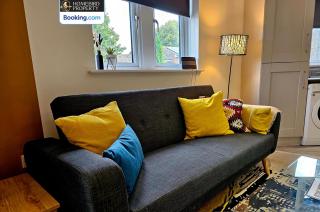 Welcoming 2Bedroom Apartment By Homebird Property Management Short Lets & Serviced Accommodation Harrogate With Free Parking - Harrogate - 2