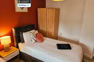 Welcoming 2Bedroom Apartment By Homebird Property Management Short Lets & Serviced Accommodation Harrogate With Free Parking - Harrogate - 5