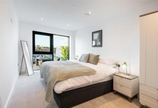 1 BR Flat Prime Spot Near Station, Shops & Culture - 6