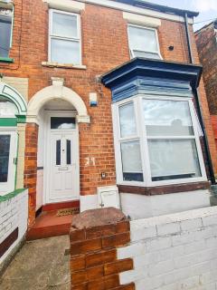 Modern Hull Stay for Contractors, Families & Workers - Free Parking & Fast WiFi - Near MKM Stadium, Royal Infirmary Hospital - Hull - 9