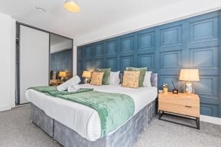 Comfy 3-Bedroom Apartment, Guests 3, Private Patio, Parking, Central Location - 0