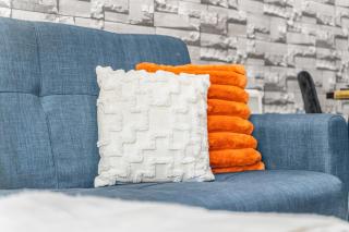 Spacious 3-Bedroom Apartment, Sleeps 3, Private Patio, Parking, Central Location - 1