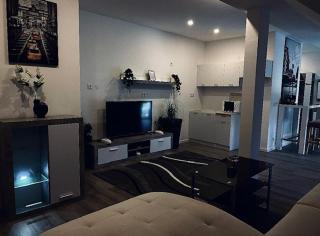 Vitalis Apartman - Fertőszentmiklós - 1