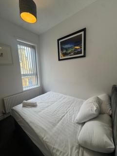 4 Bedroom House, Central City Location - 5