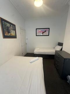 4 Bedroom House, Central City Location - 6