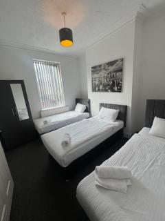 4 Bedroom House, Central City Location - 7