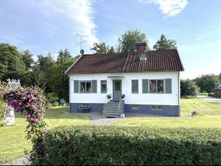 Renovated Lake view Retreat with Kayaks & Big Garden - Klavreström - 0