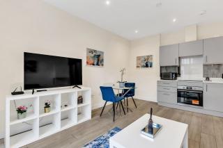 Modern London 2 Bed Long Stays Welcome with Parking - Cheam - 0