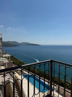 Waterfront Studio Apartment - Marina Village - 3