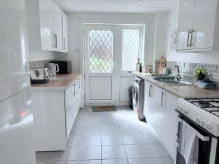 Hillrise - 3 bedroom house with garden - Cardiff - 1