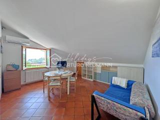 239 - Comoda mansarda in centro con vista mare - POSTO AUTO E ARIA CONDIZIONATA INCLUSI- SPIAGGIA gratis al WHITE BEACH CLUB fino al 14-9 sab e dom esclusi - 8