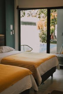 House with private pool, walking distance to beaches & restaurants - 8