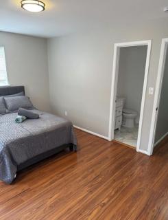 3 bedroom, 2 beds near capitol - 4