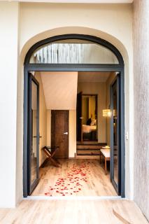 Crisol - Frente a la Parroquia de San Miguel Arcángel - 1