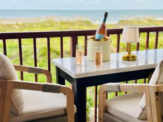 Direct Luxury Oceanfront -1-Min to Beach, Amazing Sunrises, 2 Pools & Bar! - 7