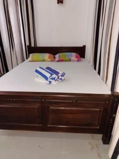 Little Sunshine Guest House & Restaurant - Tangalle - 3