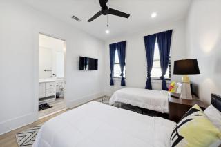 Immaculate Superdome Home Parking Yard TVs Ensuite - 3