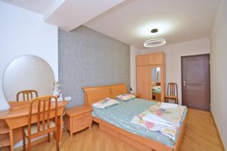 Stay Central Vernisage 2BR in the Heart of Yerevan - 4