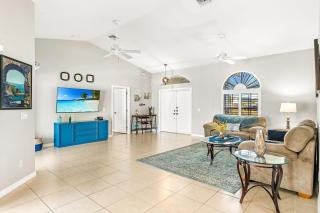 Villa Blue Coral Oasis - Great outdoor living area! Electric-heated pool & fully fenced yard - SWFL Rentals - 8