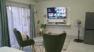 Inspire Cottage near OR Tambo Airport & Greenstone - 9