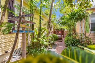 COCONUT PALM SUITE at Travelers Palm Inn Key West - 7