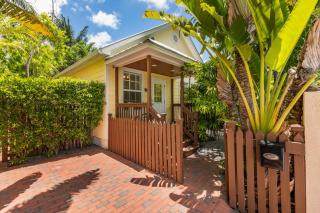 SUGAR PALM SUITE at Travelers Palm Inn Key West - 4