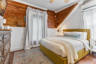 THE WHITEHEAD ROOM at Inn on Fleming Key West! - 9