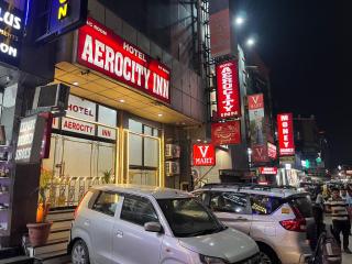 Hotel Aerocity Inn plaza - New Delhi - 3
