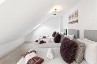 Stylish Family Home in Peaceful Hackney Spot - 9