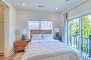 Bespoke Elegance - A Modern Coastal Masterpiece - 1