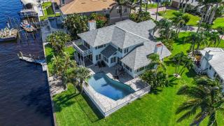 Luxury Pool Villa Located On The River In A Fantastic Location - 9