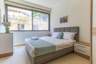 Beytna - Classy 3-BR Apartment & Terrace in Mansourieh - - 8