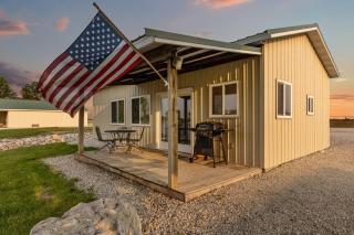 Peaceful Riverfront Cabin Sleeps 4 Decatur Nebraska - Onawa - 0