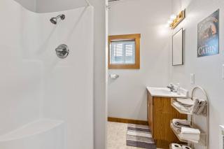 Peaceful Riverfront Cabin Sleeps 4 Decatur Nebraska - 3