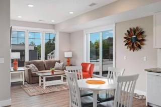 Private Hot Tub The Perch 14 Patio 2BR Downtown - 8