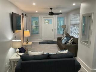 Cozy Coastal Retreat N Lake Ontario Sleeps 8 - 7