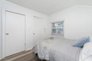 2BR Shoreside Retreat w Beach Access Interiors - 5