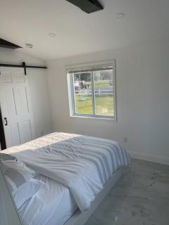 Lakefront Gem Cozy Stay w Dock Sunset Views - Sodus Point - 5