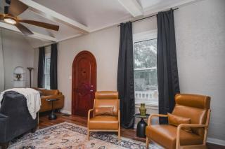 Whimsical Historic Getaway Near Golf Skiing and Wisconsin Southern Lakes - Genoa City - 3