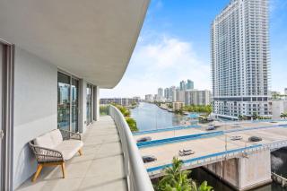 Luxury 3 Bed 3 Bath Suite - 7