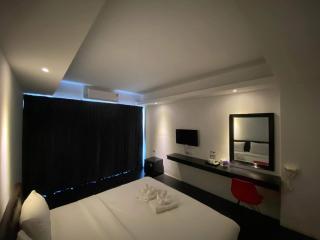 Azz Hotel - 1