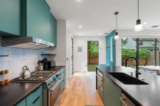 Modern Luxury in the Heart of Austin 3BR 3BA with Huge Balcony - 8