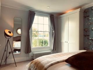 Stunning Central Georgian Home - Cambridge - 0