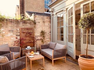 Stunning Central Georgian Home - Cambridge - 4
