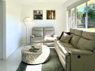 Spacious Dual Stay Main House Separate Studio - 8