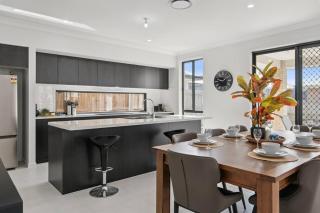 Spacious 6BR Home Near Beach in Victoria Point - 4