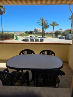 1 Bed Flat - Sleeps 2 - Parking - Wifi - 5